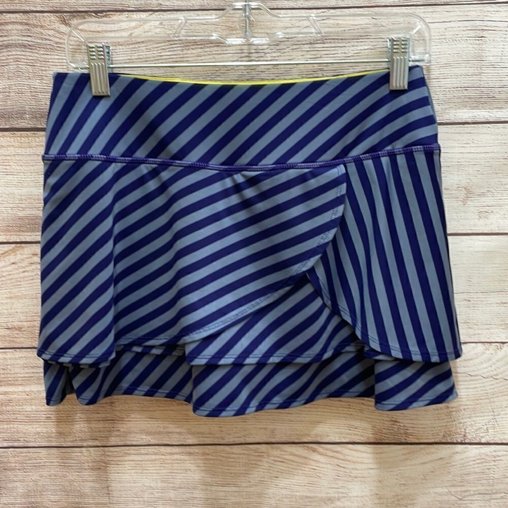 ATHLETA SWAGGER‎ TIERED SKORT IN BLUE STRIPES
